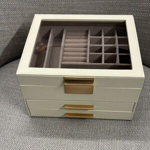 Elegant Cream Jewelry Organizer Box